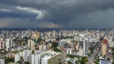 Paisagem com céu nublado no Paraná