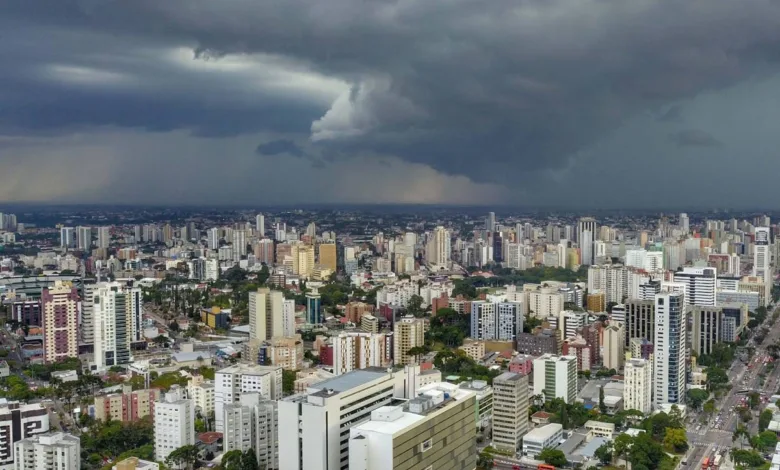 Céu encoberto no Paraná durante o domingo de eleições