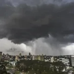 Chuva forte no Paraná durante temporal