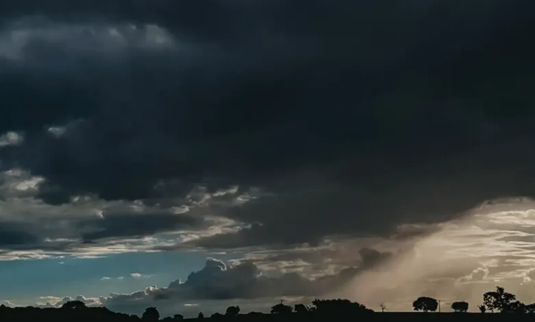 Feriado tem alerta para tempestades em quase todo o país e baixa umidade em outras áreas 1 Tempestades e chuvas em diversas regiões do Brasil