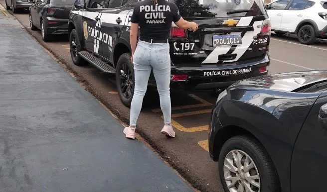 Viatura e delegacia da Polícia Civil