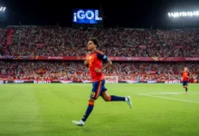Estádio de futebol durante partida europeia